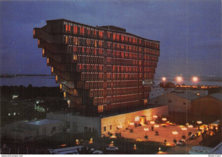 L’Hôtel du Lac de Tunis : une mémoire urbaine et patrimoniale en train de disparaître …